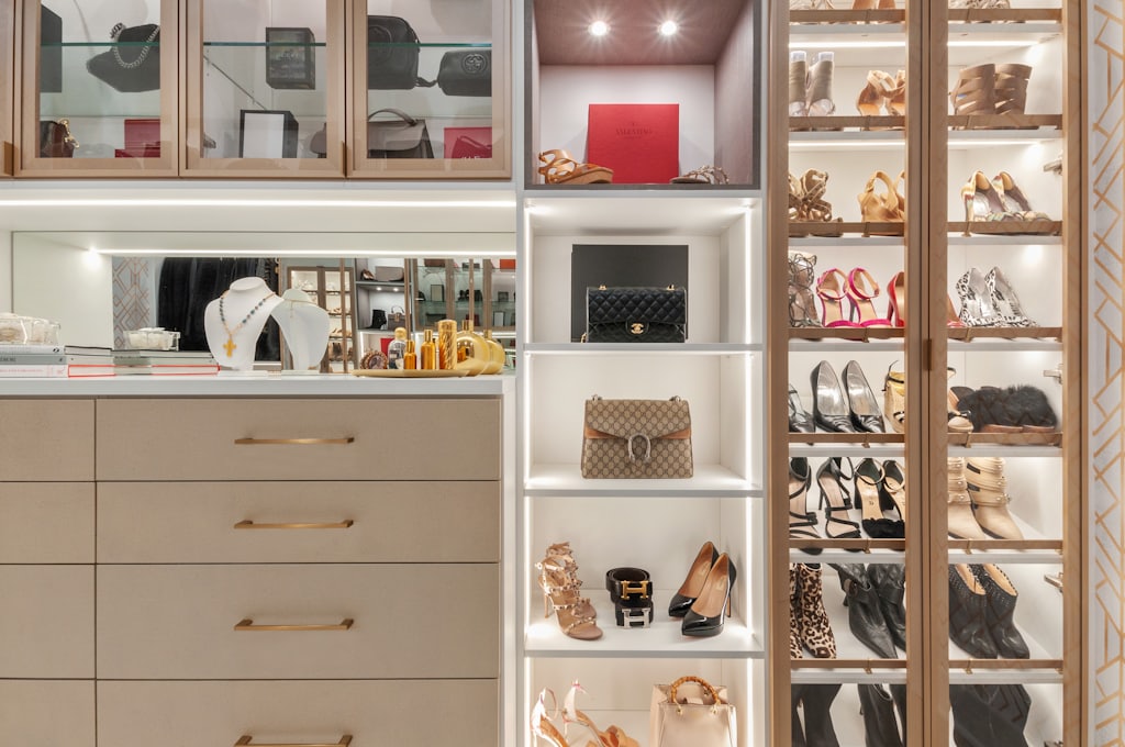 After — Walk-in closet with island, San Juan