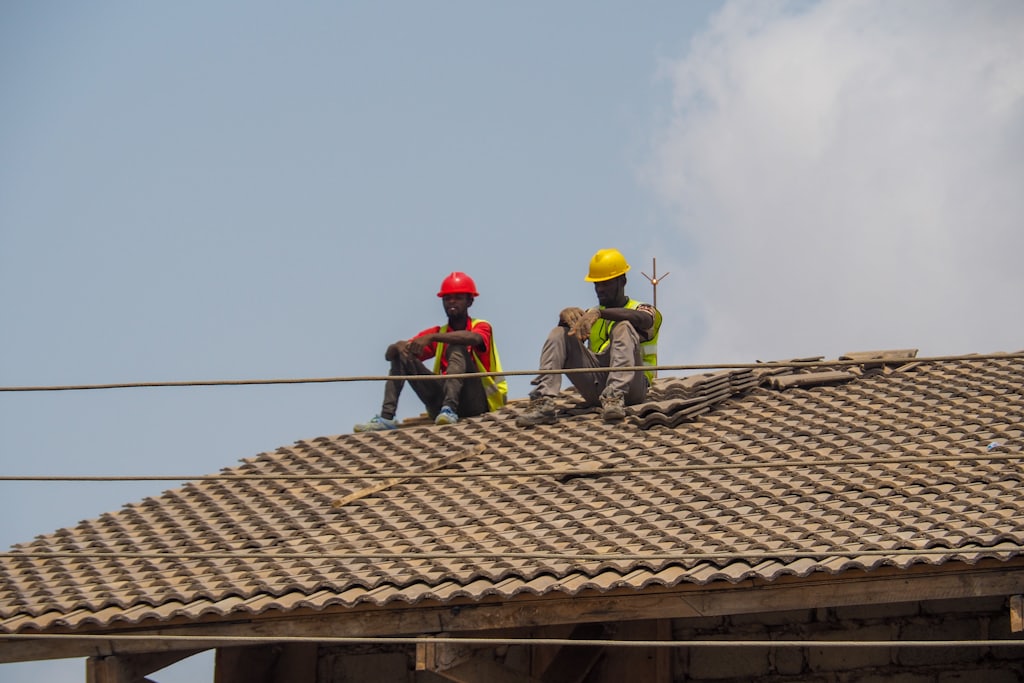 Before — Pre-autumn roof overhaul for a comunidad, Altabix