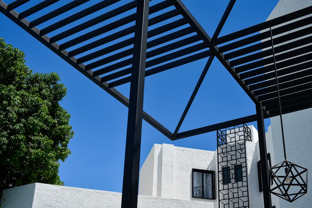 Después — Pérgola bioclimática sobre porche de villa, Montgó