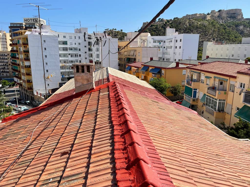 Después — Caballete y limas selladas en finca de los 60, Alicante centro
